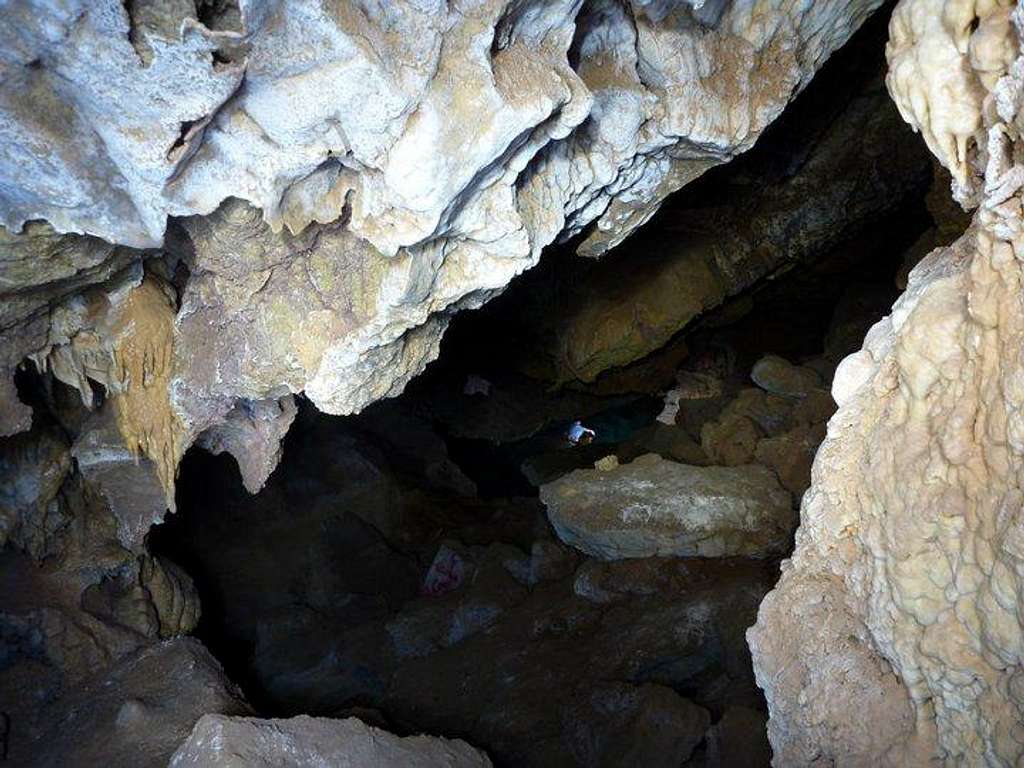 Zarinrood Cave
