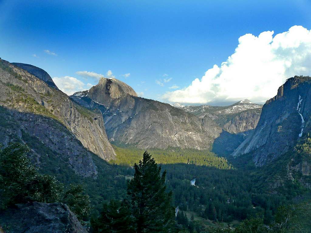 Yosemite Valley from the Yosemite Falls Trail