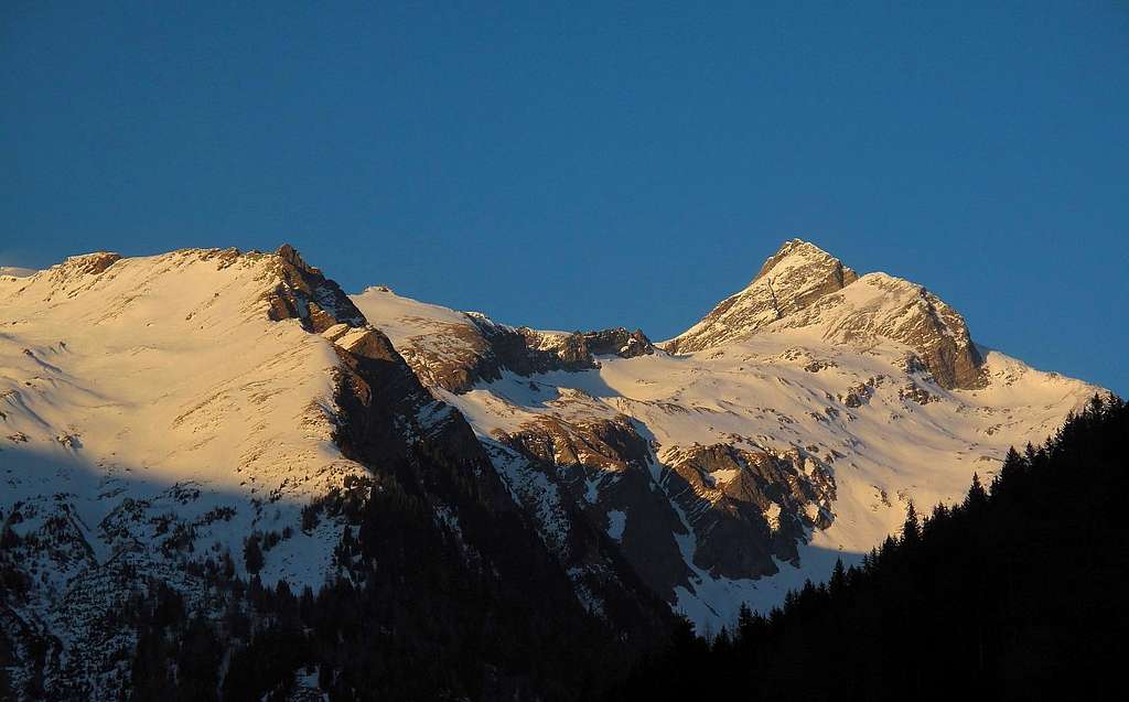 Ankogel (3246m) and Etschlsattel crest in the evening light