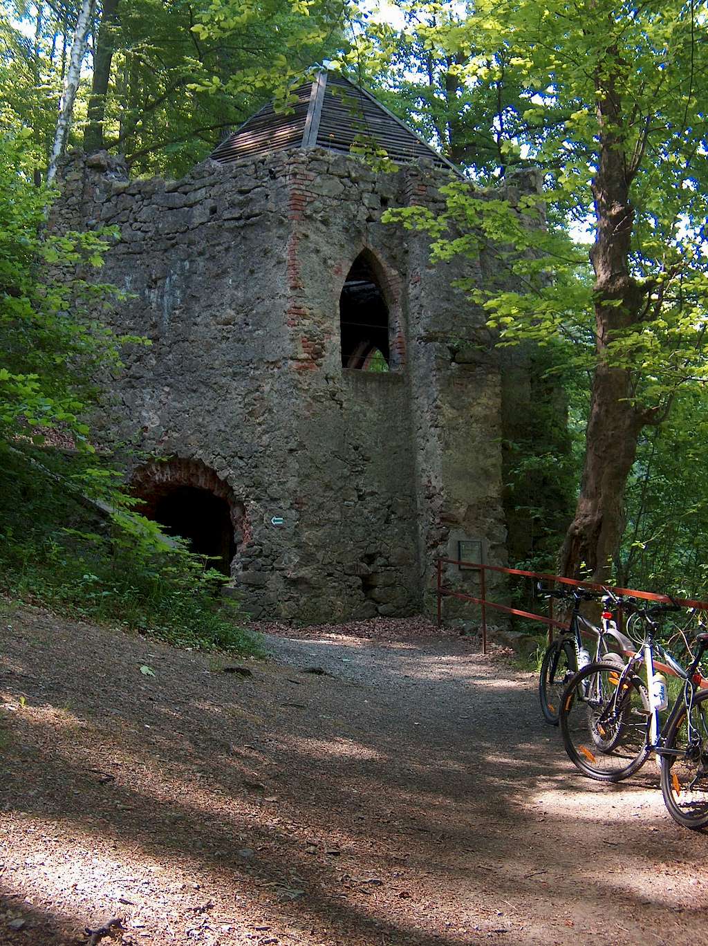 Ruins near Daisy Lake