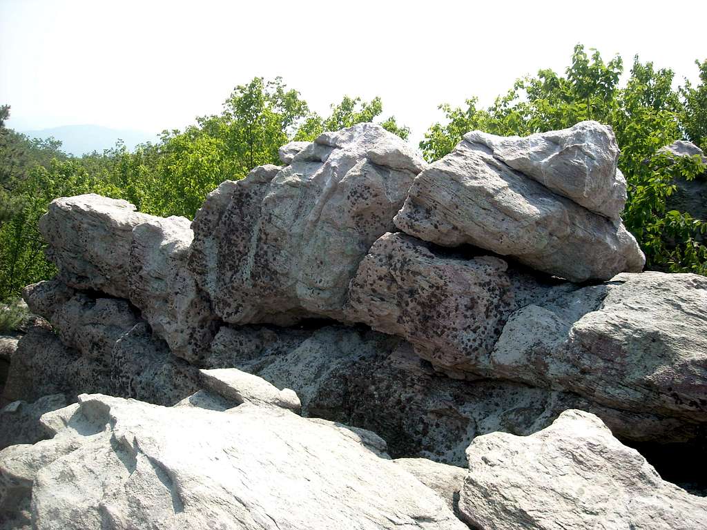 Lewis Rocks highpoint