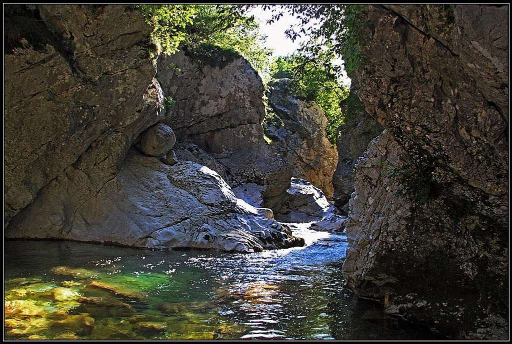 In the lower canyon of Ucja