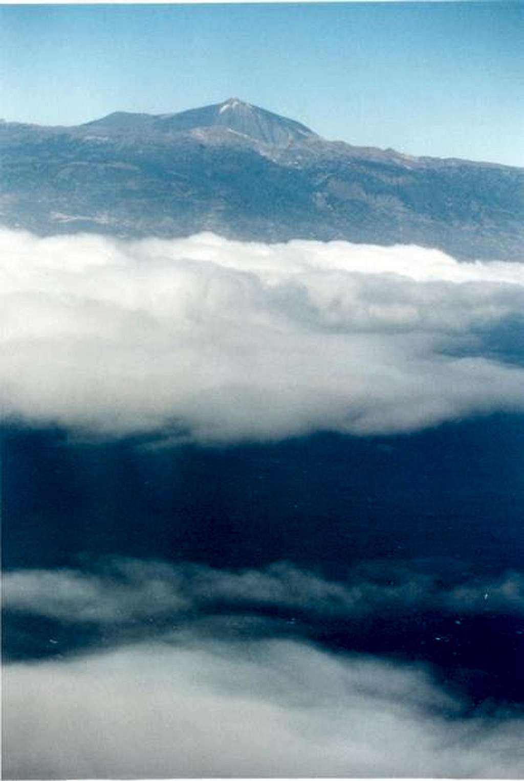 The Teide, clouds and the sea...