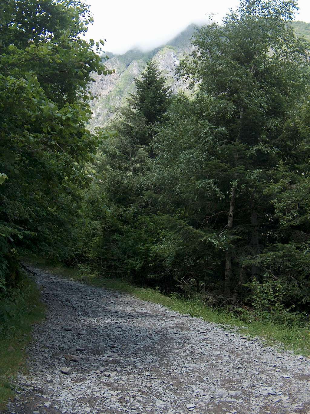 Granges d'Astau from the trail to Lac d'Ôo