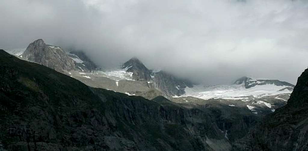 Dent Blanche group in clouds
...