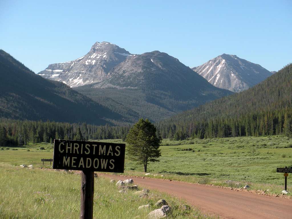 Ostler and Spread Eagle Peaks from Christmas Meadows