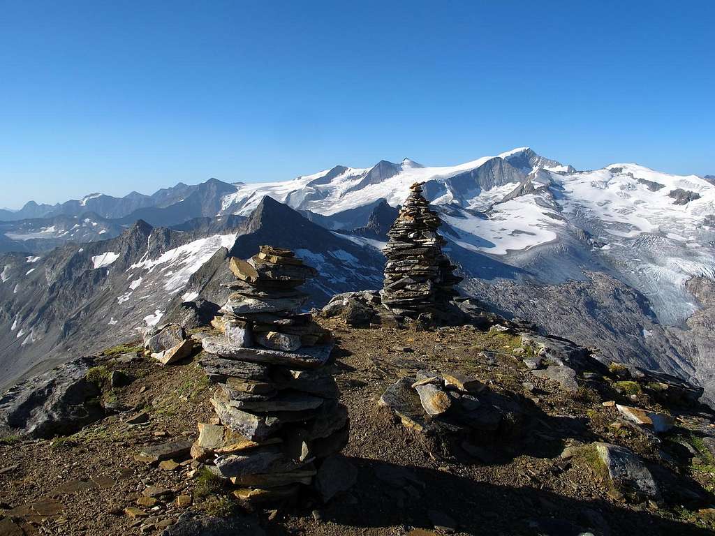 Summit cairns on Larmkogel...