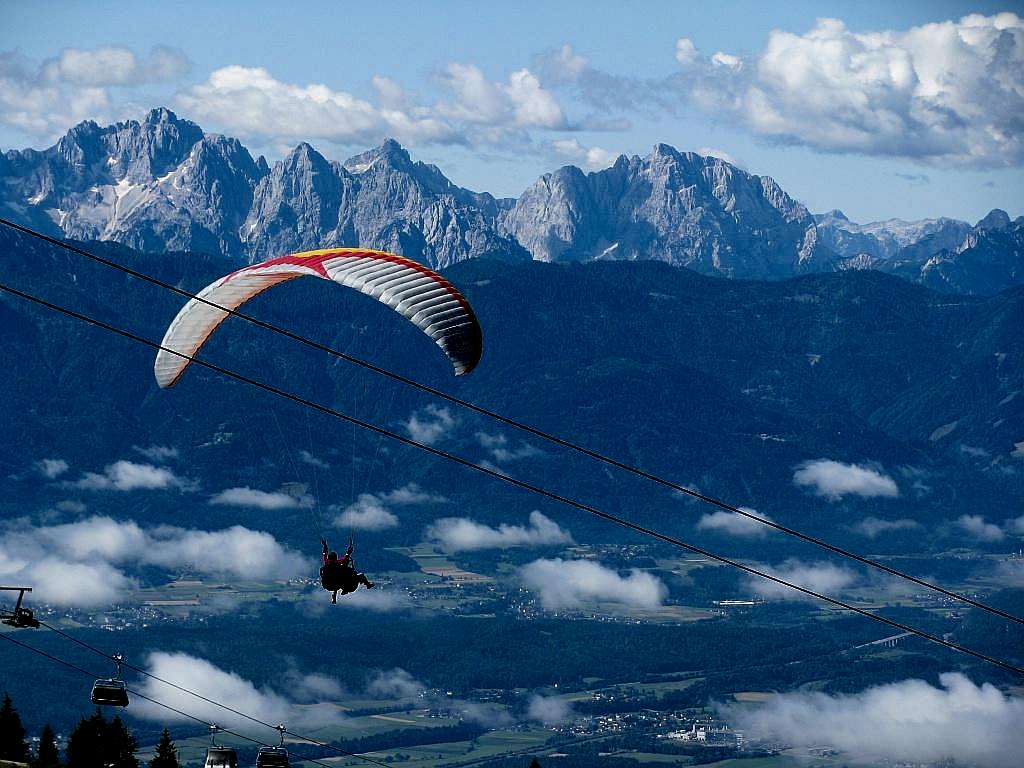 Paraglides staring from Gerlitzen