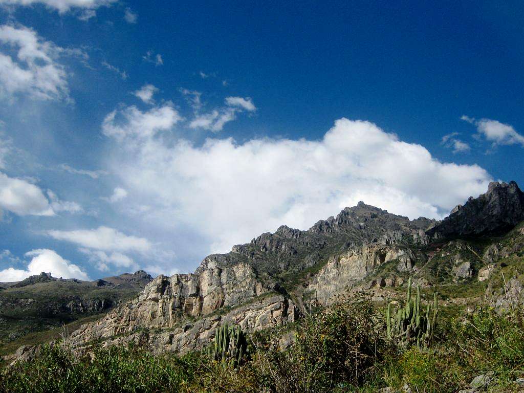 Hiking along Rio Colca