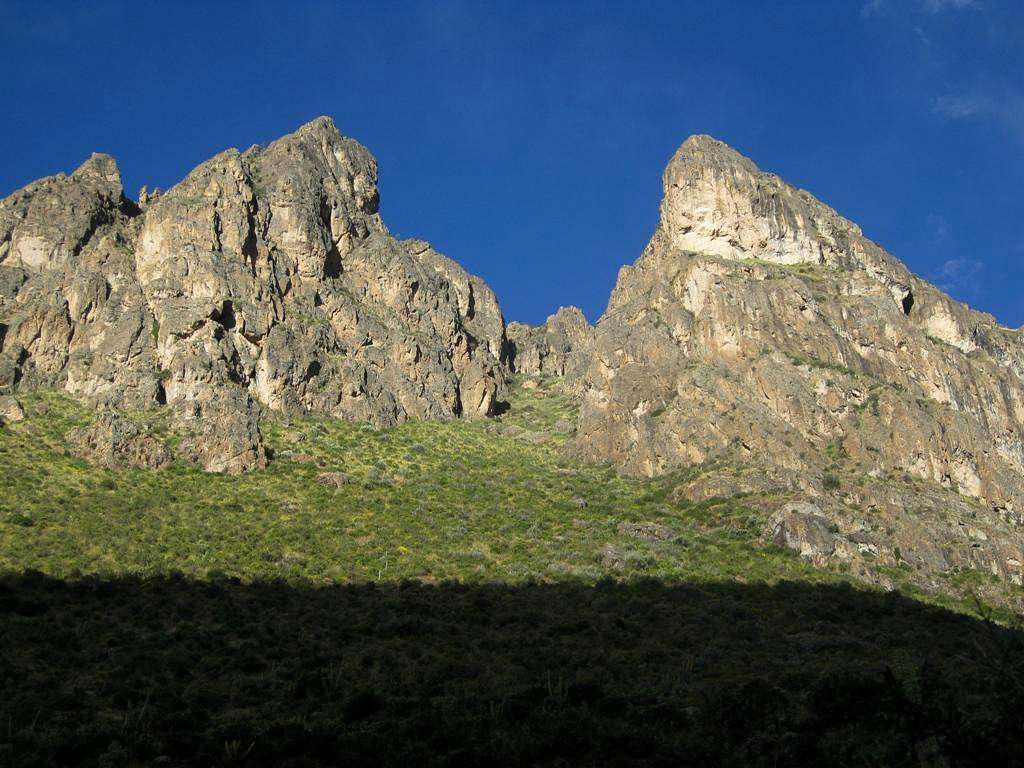 Towering rocks east of Rio Colca