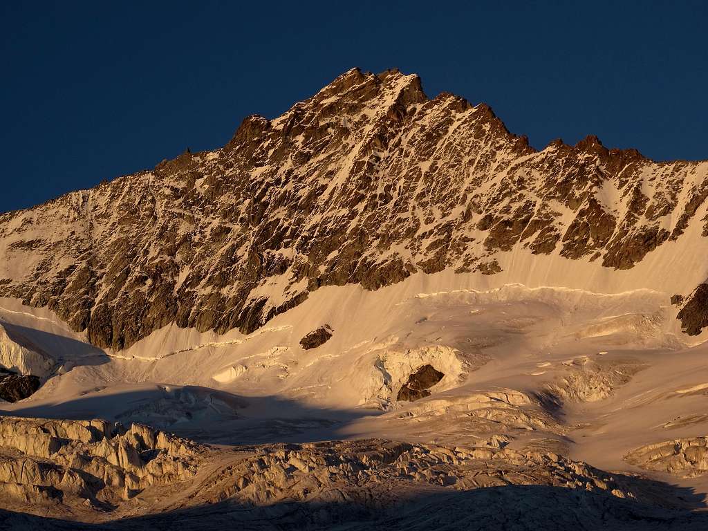 Evening close-up upon Zinalrothorn from the south west