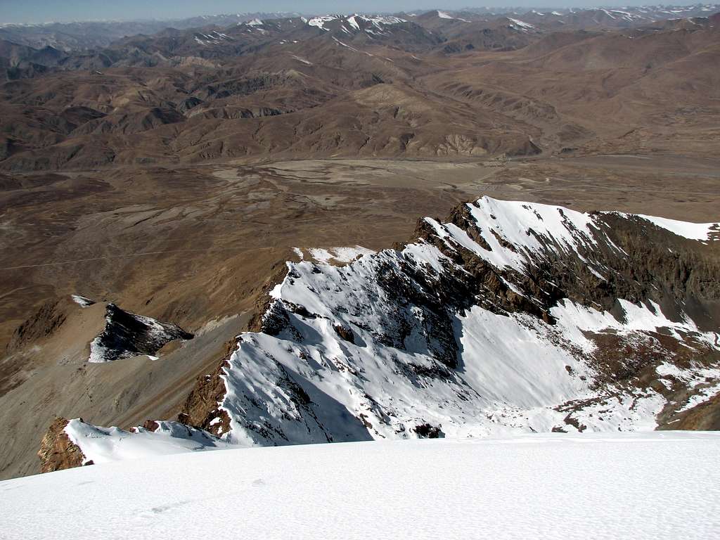 Reaching the summit ridge of Jitan Zhoma