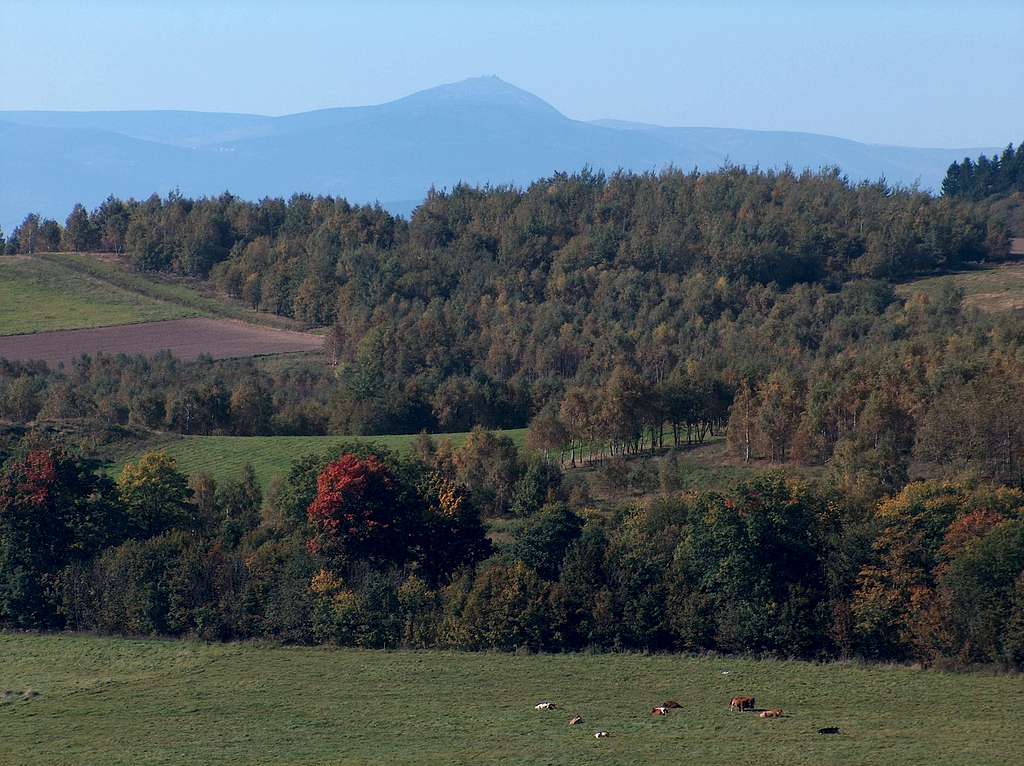 Śnieżka in the distance. Welcome in the Western Sudetes !