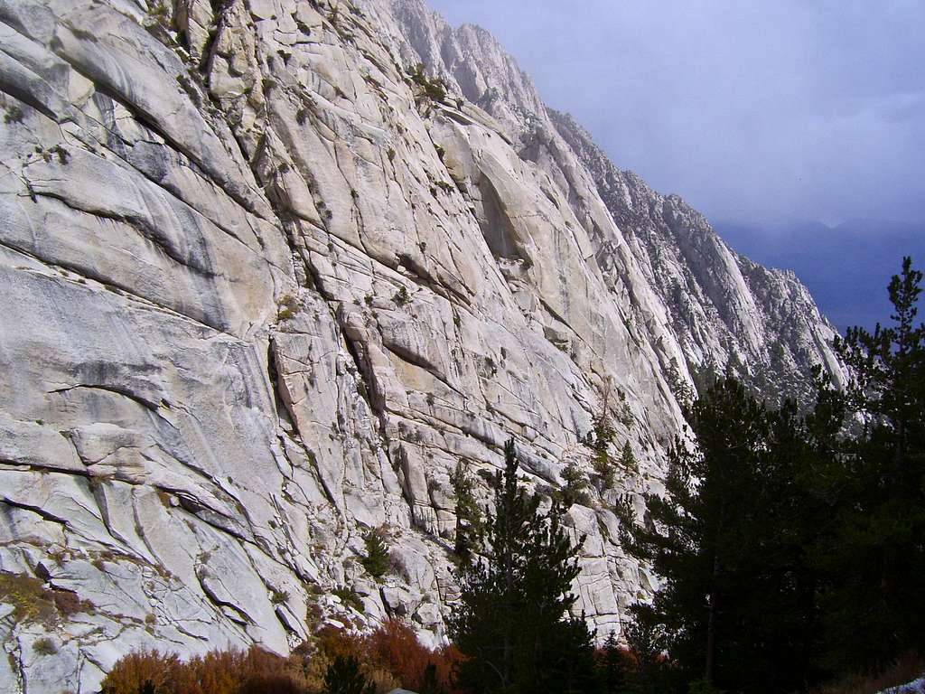 Formations along N.fork of Lone Pine Creek