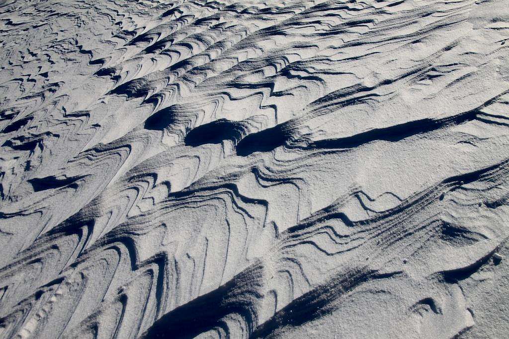 Snow ripples on Eldorado winter climb