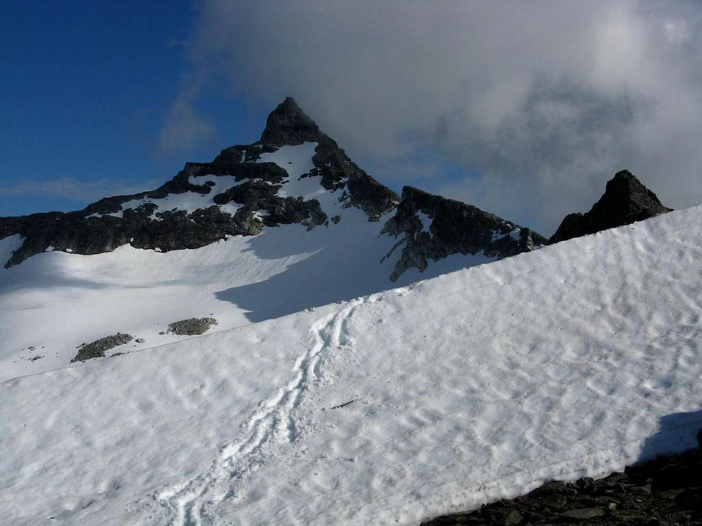 Hamperokken summit peak seen from North West Ridge