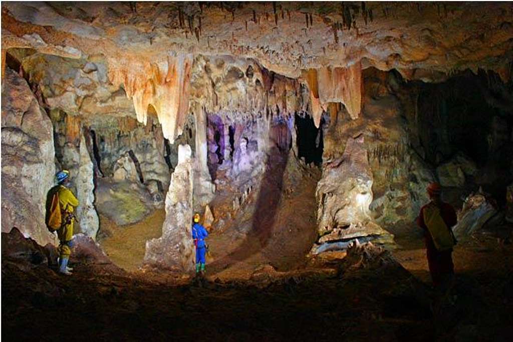 Qalekord Cave