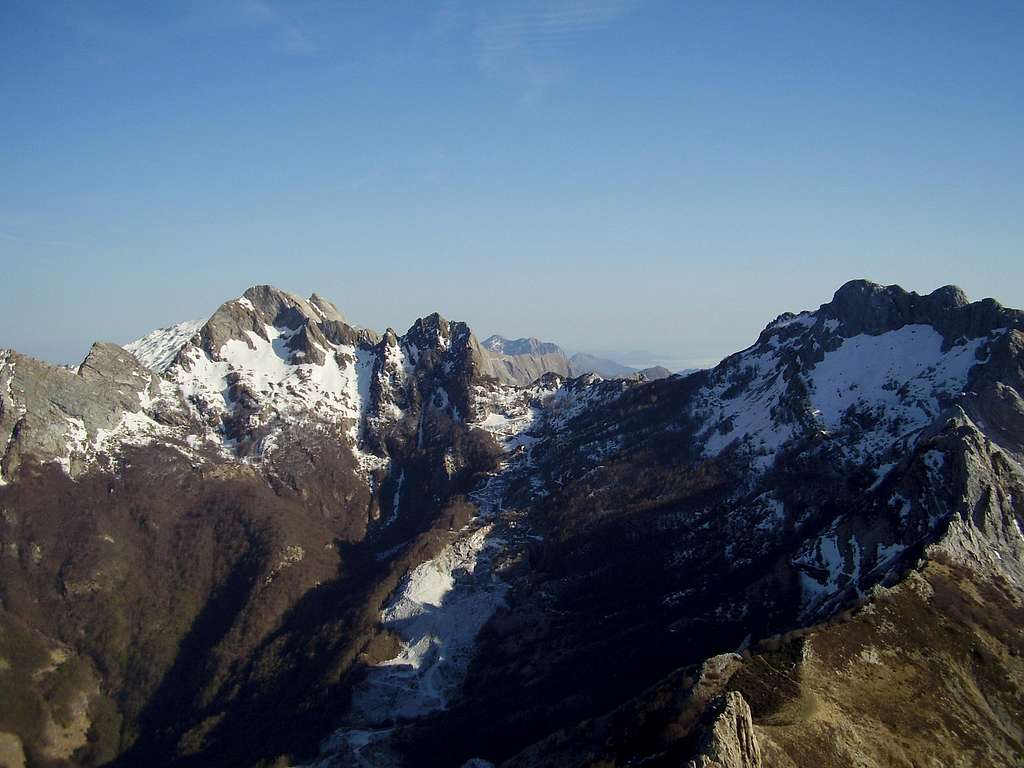 An early spring's view on Apuane range seen from Pizzo d'Uccello summit