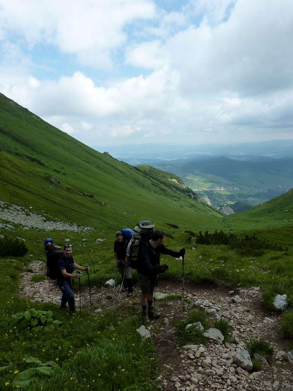 Hiking up the Monkova valley