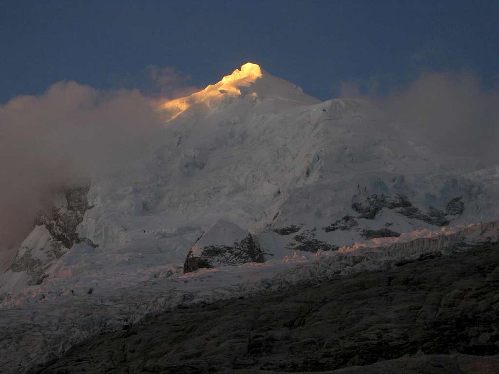 Last light on Huascarán Norte