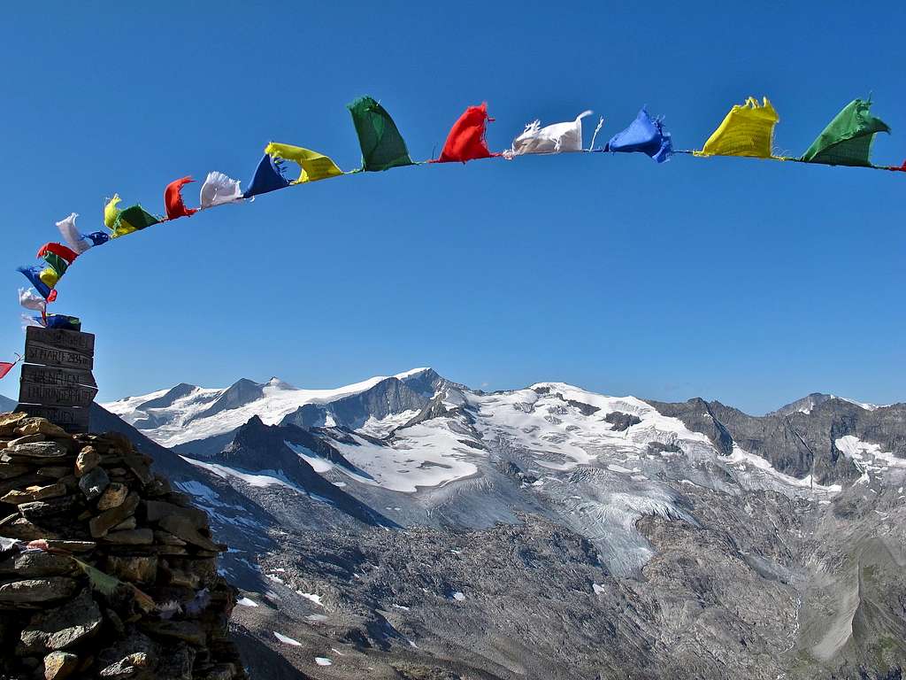 Nepalese flags above the view to the peaks and glaciers of the Venediger group
