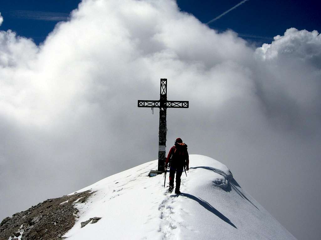 Tofana di Rozes summit Cross