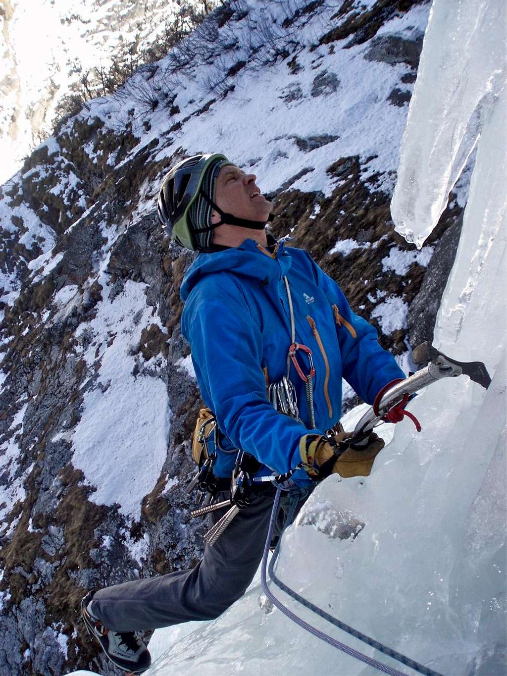 Ice climbing - Cascade de Bonatchiesse 4th pitch