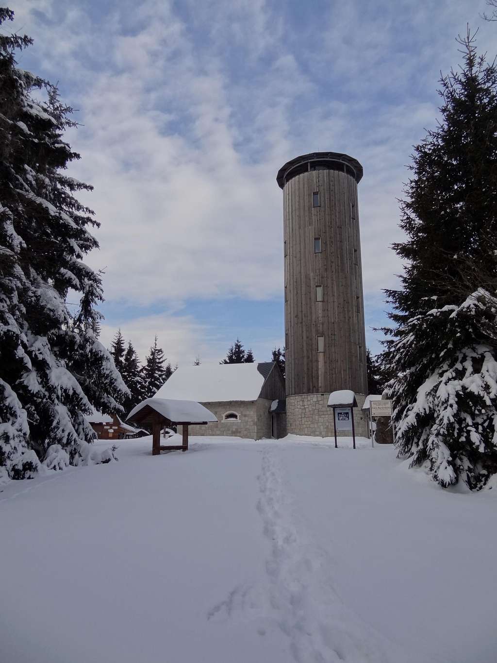 Borówkowa Góra outlook tower in winter, arriving from the south Polish trail 