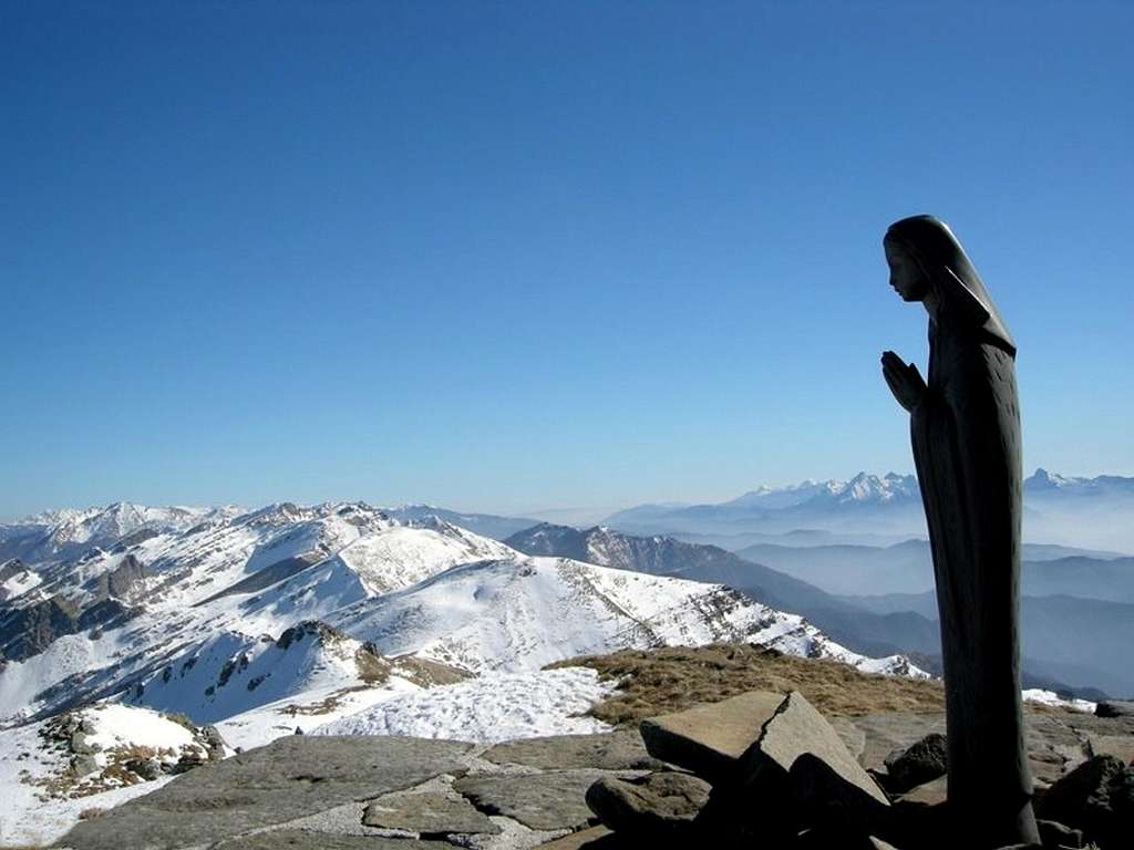 A Mary's statue on Monte Marmagna