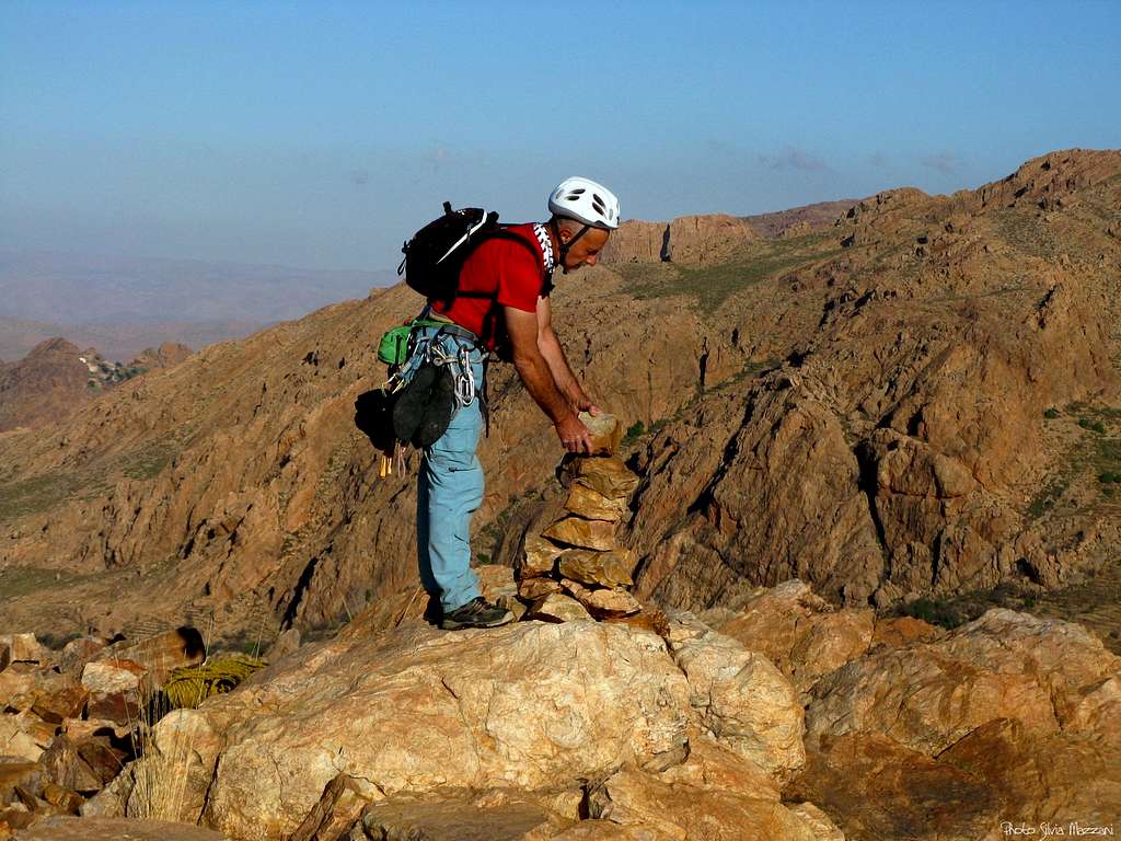 Building a cairn over Ighir Crag, Jebel el Kest Group