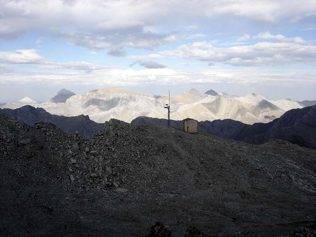 Antenna and Hut on first summit