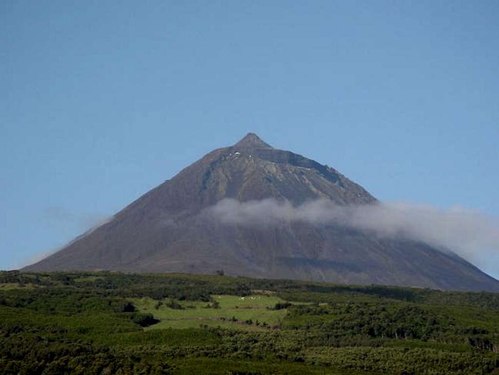 Montanha do Pico (2351 m)...