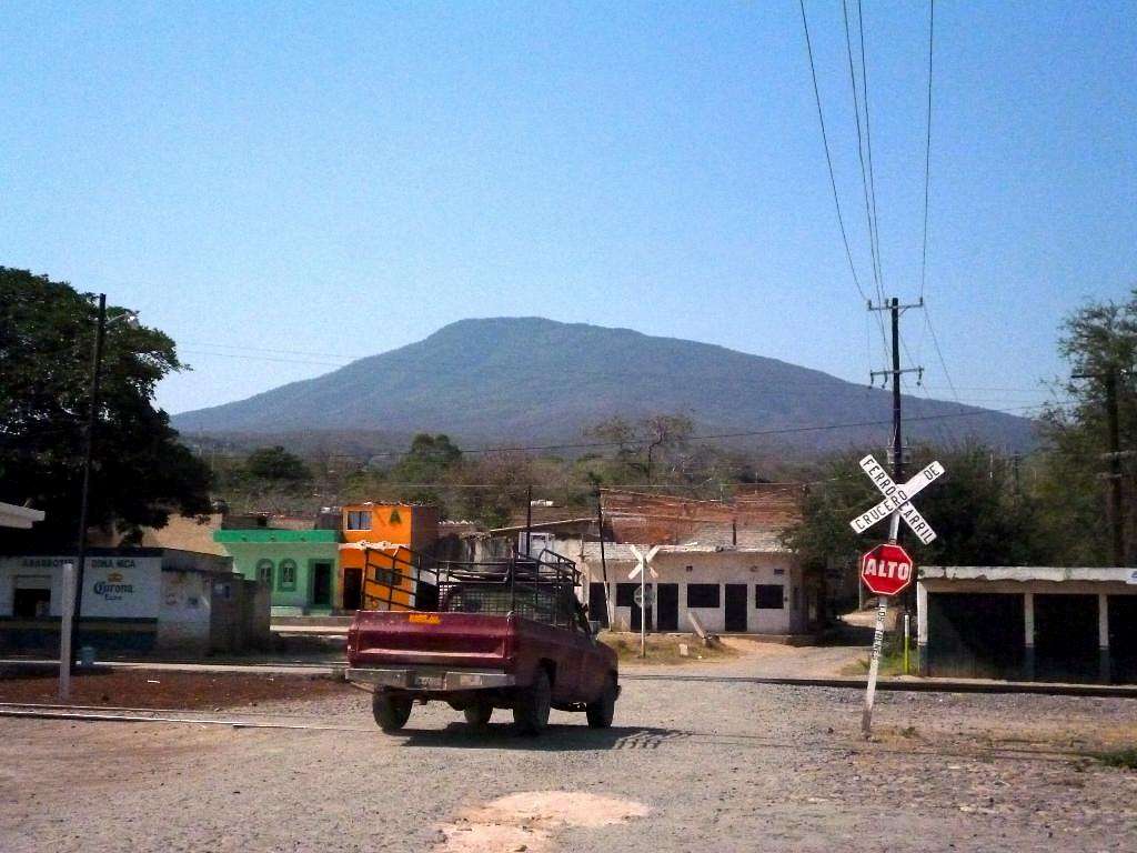 The railroad track with Volcán de Tequila in the background. 