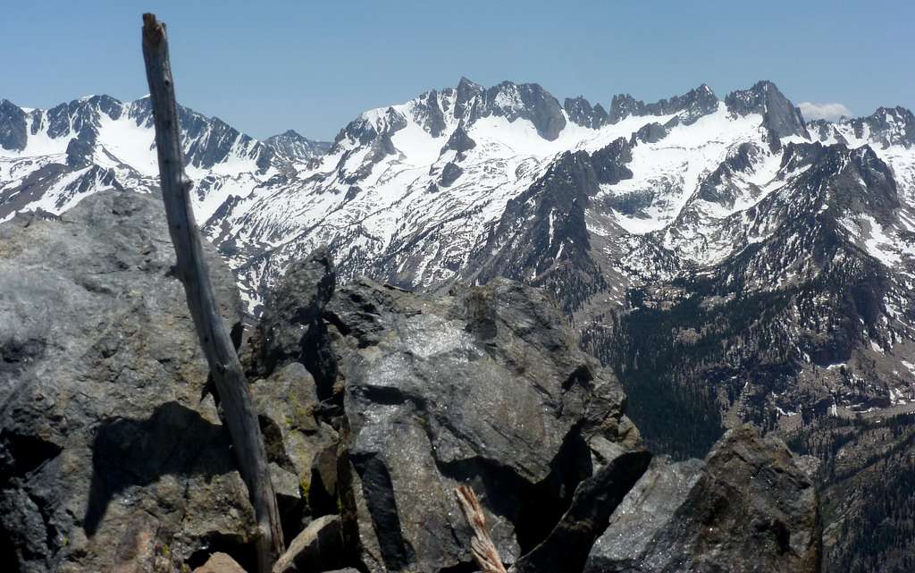 View south to the Sawtooth Ridge and Matterhorn Peak from Robinson Peak.