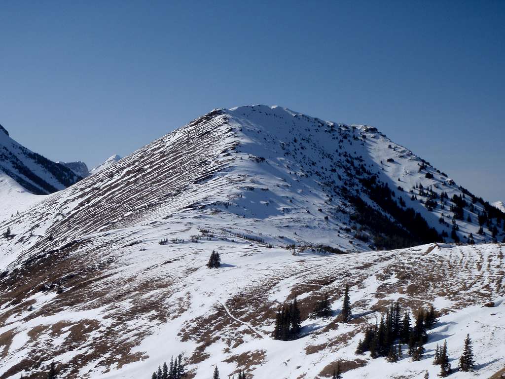 ‘Mount Mackay’ (GR 323350) 2455m