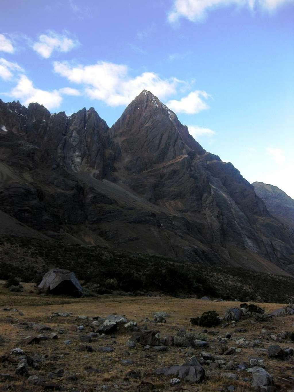 Cerro Arhuay (5521m) from the north