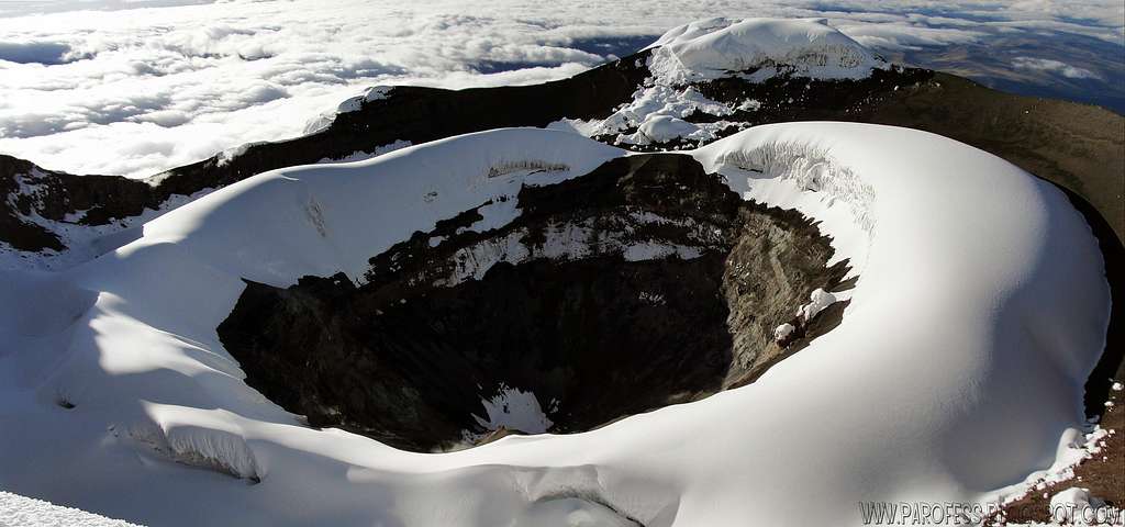 Closer look into Cotopaxi crater!