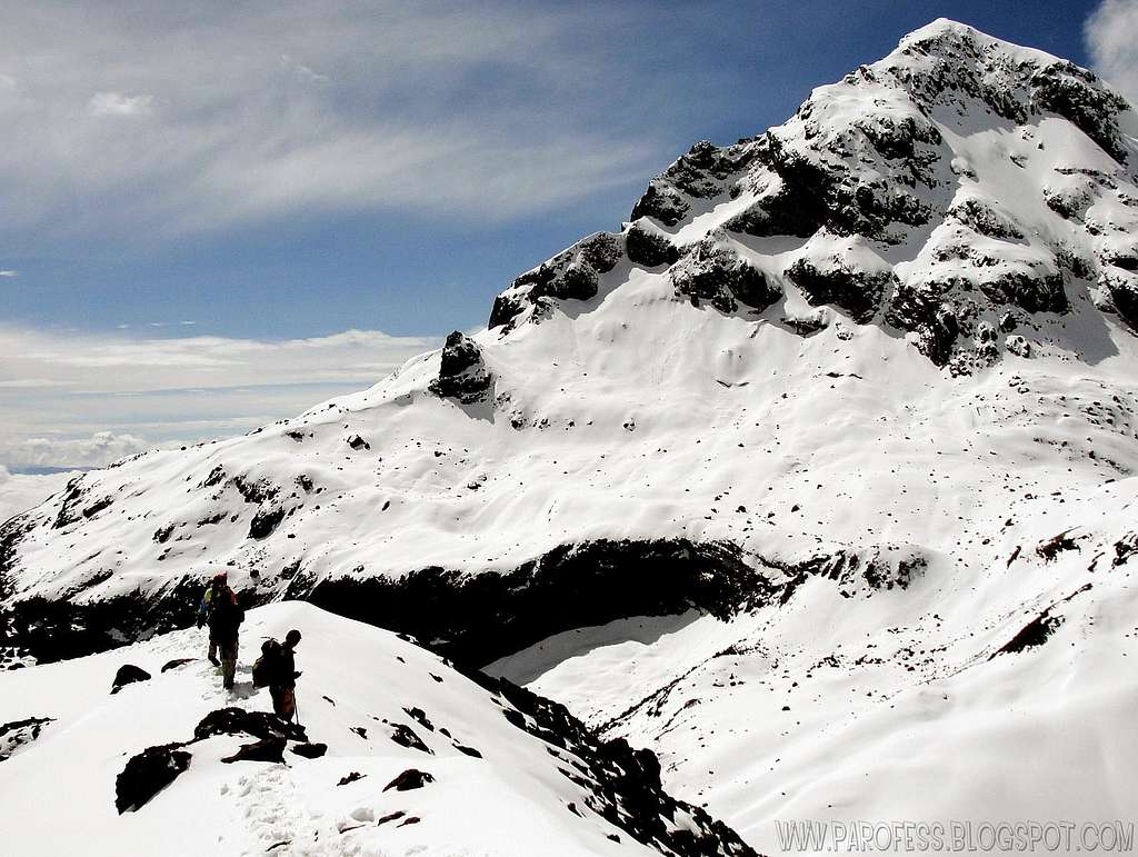 Over the ridge of Illiniza Norte