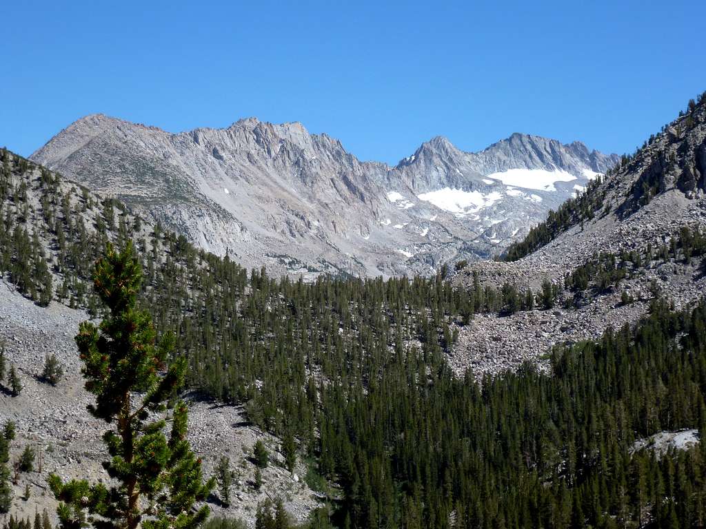 Mount Thompson from the Lamarck Lakes Trail