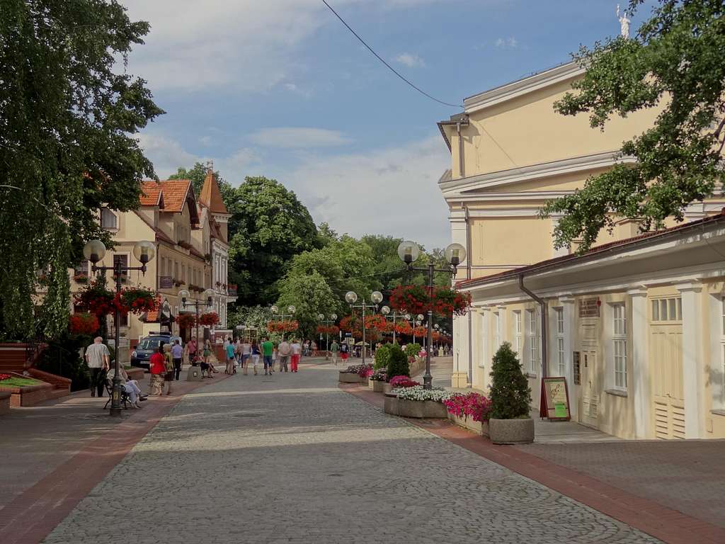 Szczawno-Zdrój, main promenade