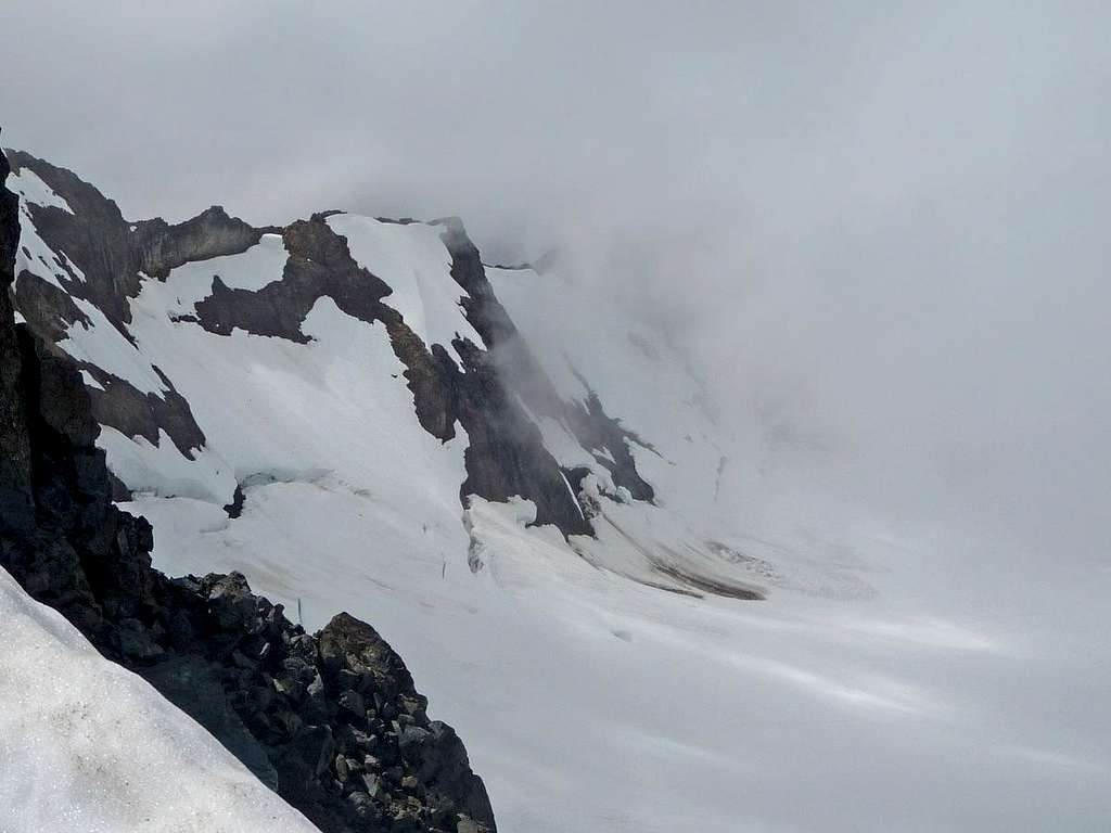 Nohokomeen Glacier covered in Clouds