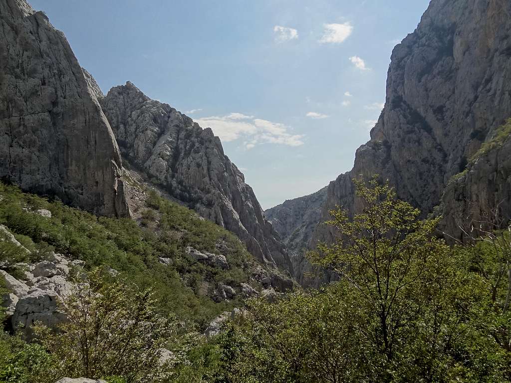 Paklenica walls during the descent