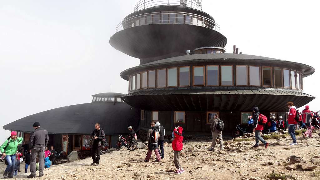The UFO-shaped restaurant on top of Śnieżka