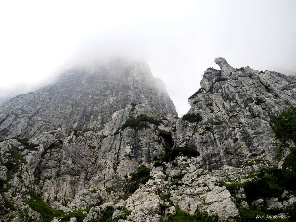 The mighty NE face of Baffelan coming out from the fogs