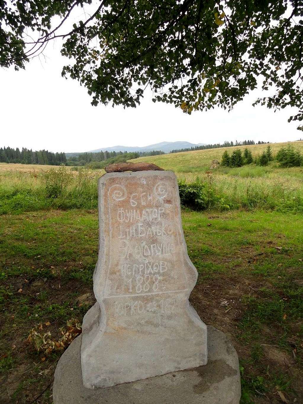  Roadside monument