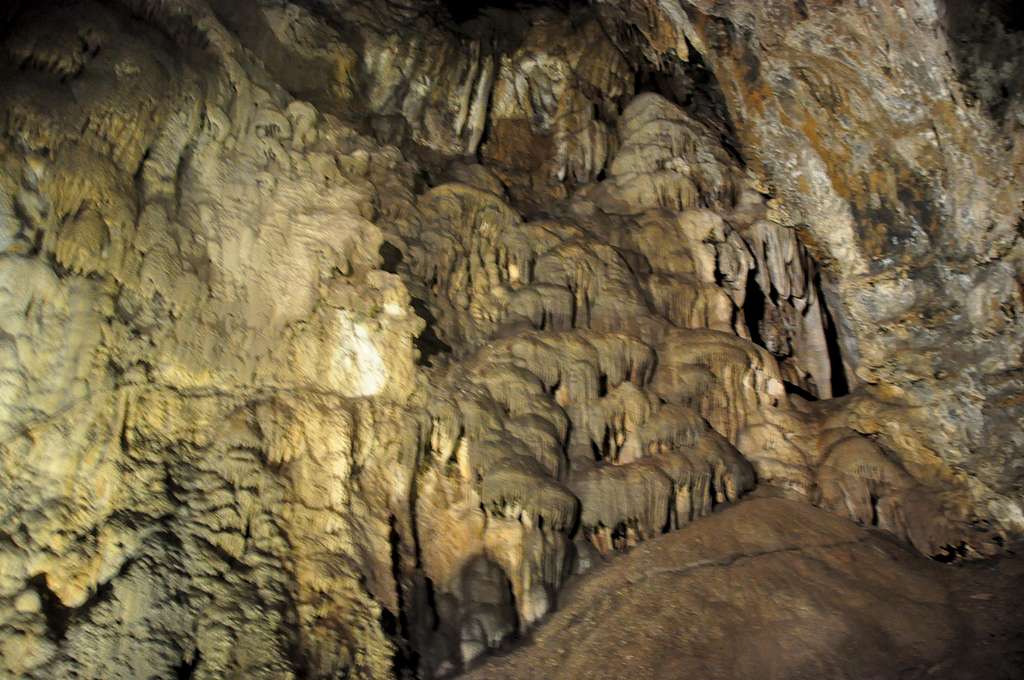 Timpanogos Caves features