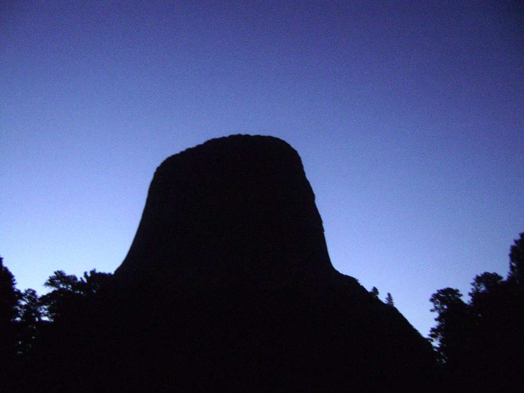 Devils Tower at night