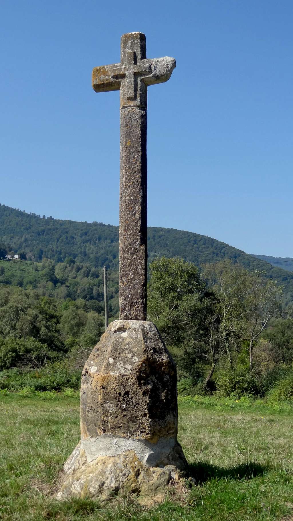 Cross at Col de Catchaudegue