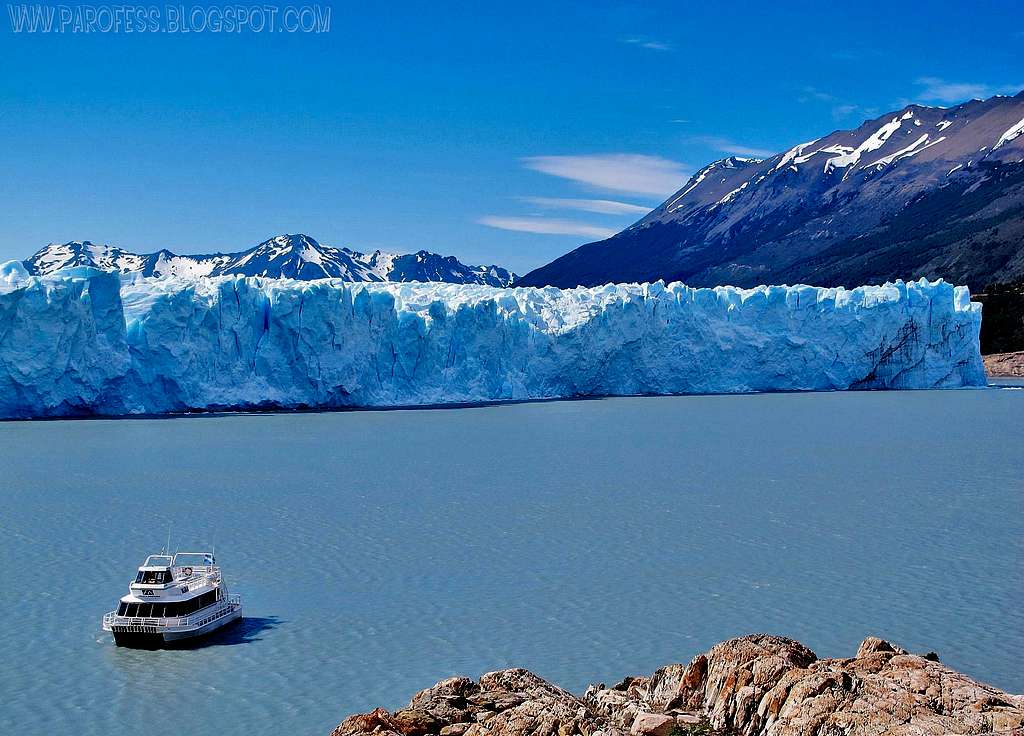 Big boat and Perito Moreno