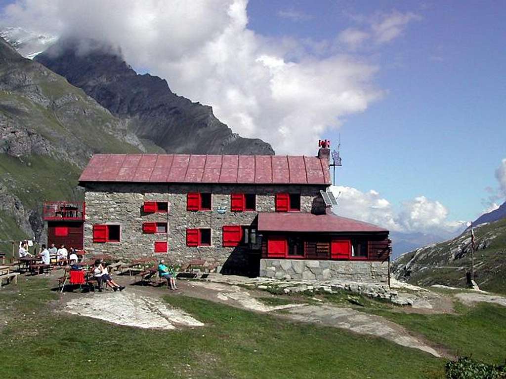 Benevolo Hut (<i>2285m</i>), Val di Rhemes